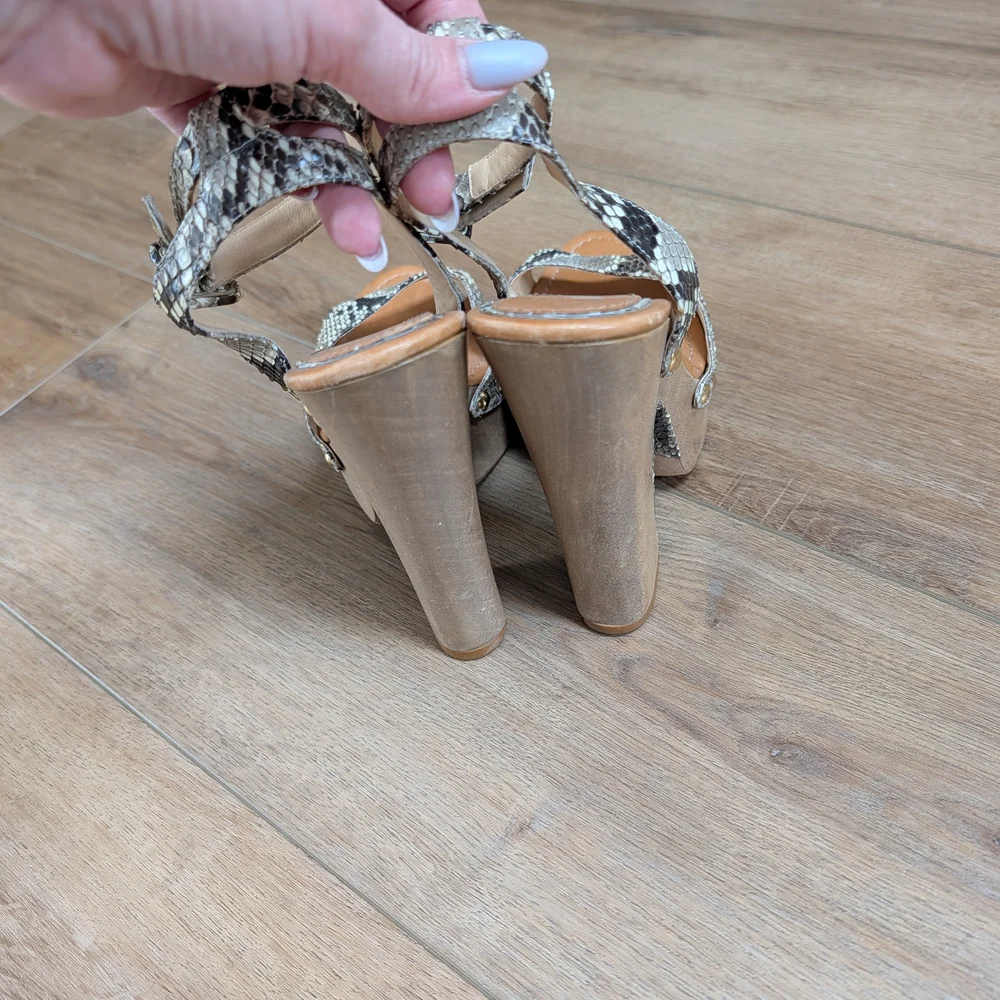 Alexandre Birman Taupe Snake-Print Platform Sandals with Gold Studs - Picture 7 of 8